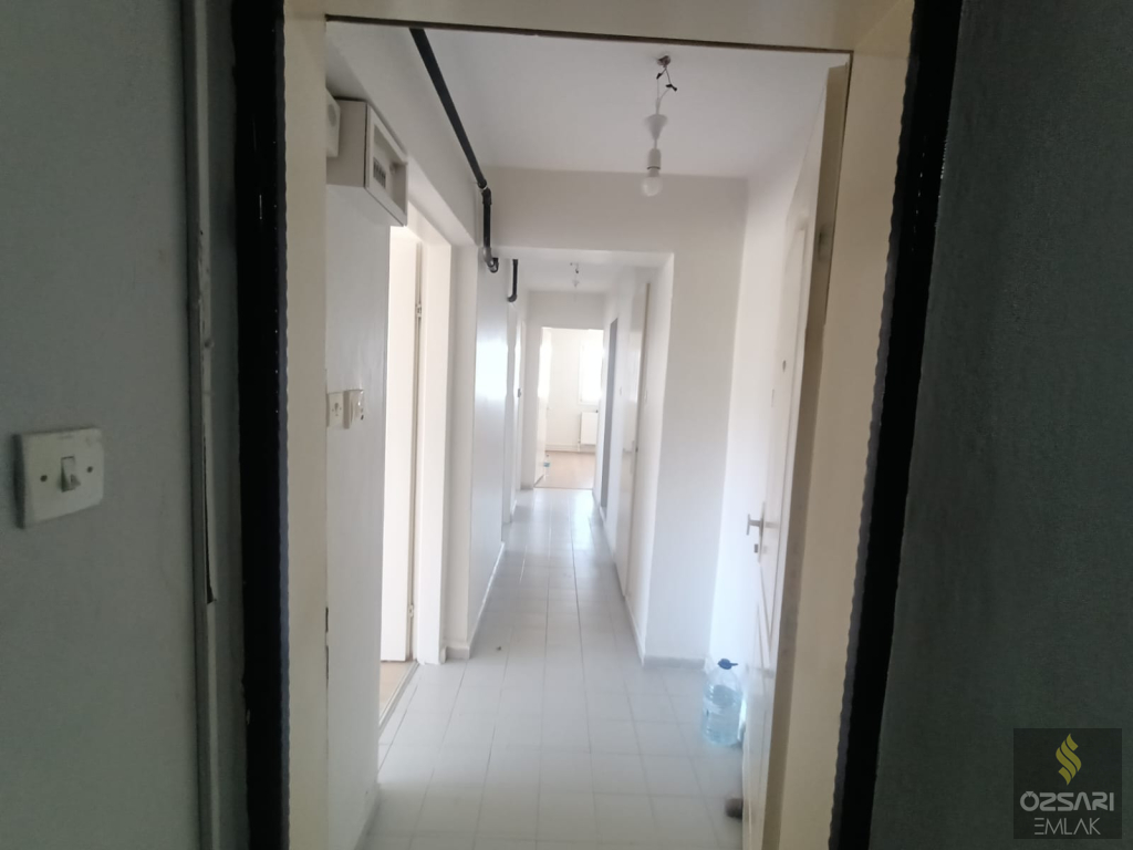 BORNOVA EVKA 4  MİGROS KARŞISI 2+1 DOĞALGAZLI KİRALIK DAİRE
