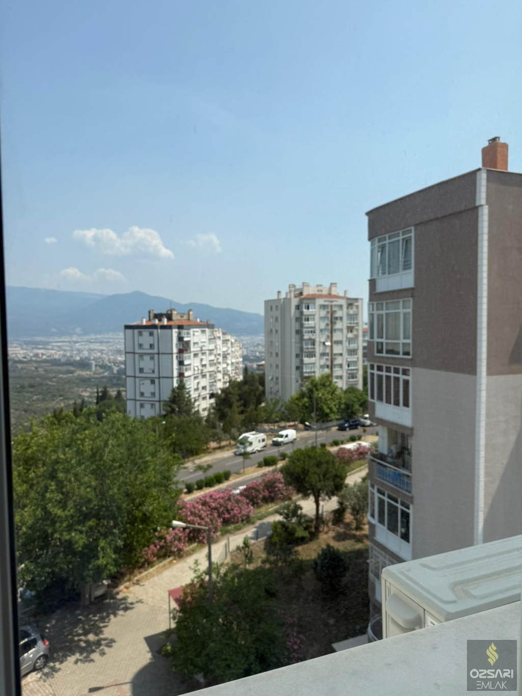 BORNOVA EVKA 4 FULL EŞYALI DOĞALGAZLI KİRALIK DAİRE