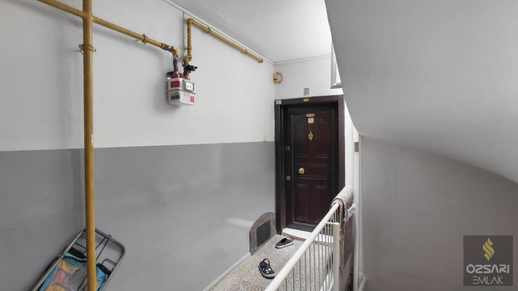 BUCA EVKA 1 DE DOĞALGAZLI ACİL SATILIK FIRSAT DAİRE