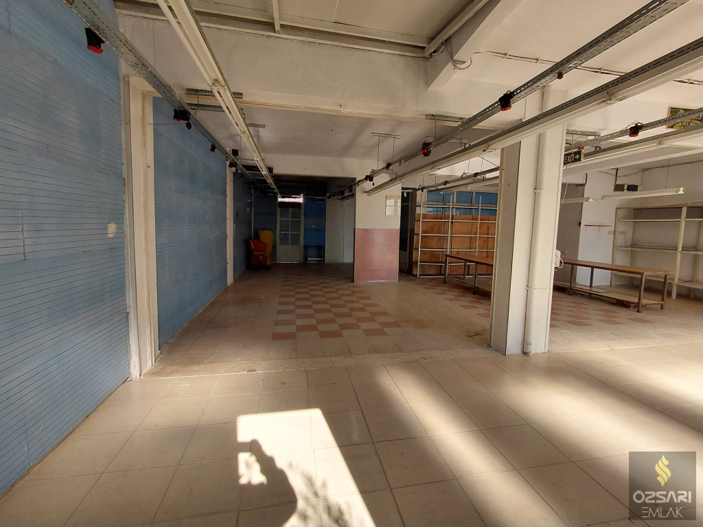 BORNOVA İNÖNÜ MAHALLESİNDE HER İŞE UYGUN KULLANIŞLI FERAH DÜKKAN