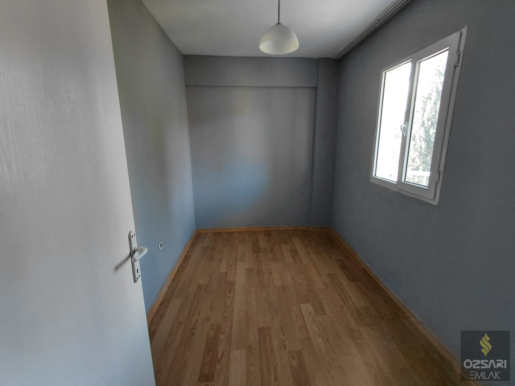 BORNOVA EVKA 4 2+1 AÇIK MUTFAK DOĞALGAZLI KİRALIK DAİRE