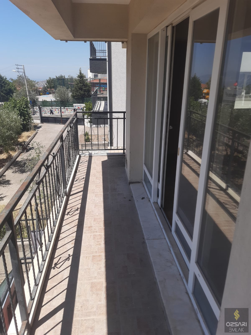 Bornova İnönü mah. 2+1 geniş doğalgazlı kiralık Daire