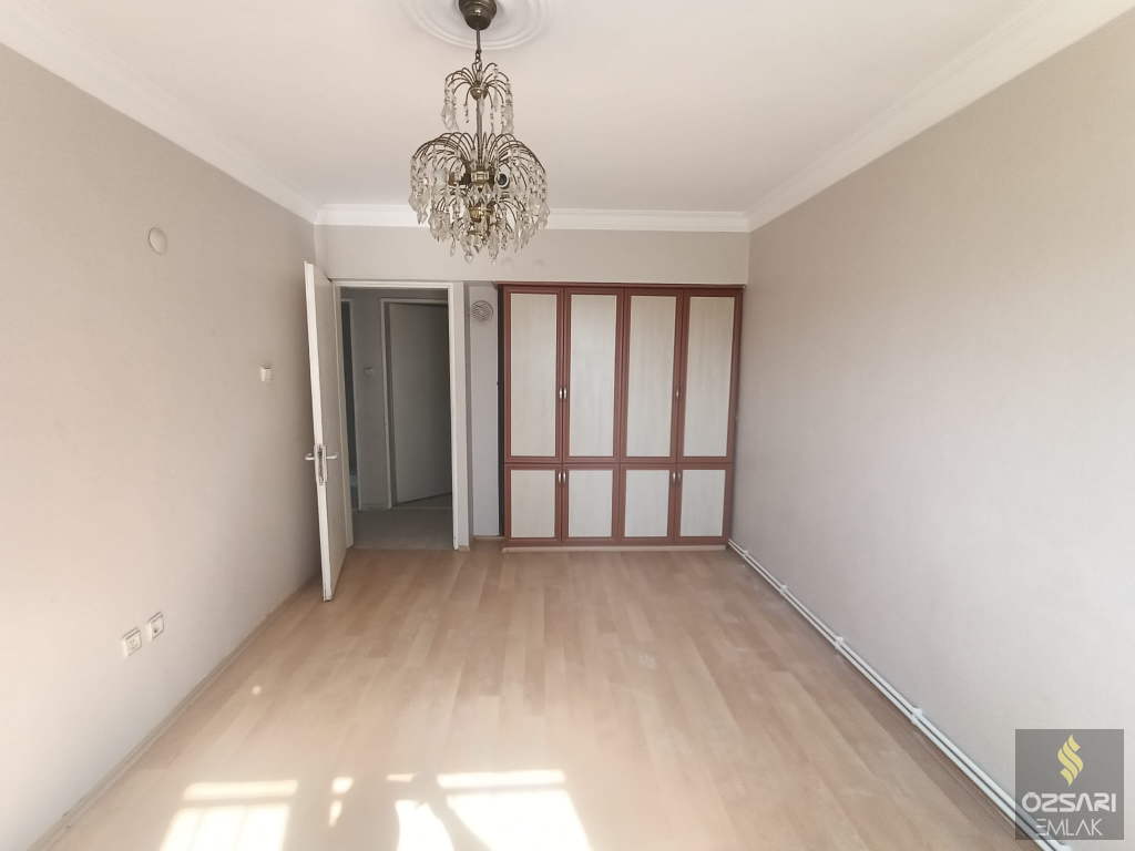 BORNOVA EVKA 4 3+1 DOĞALGAZLI KİRALIK DAİRE