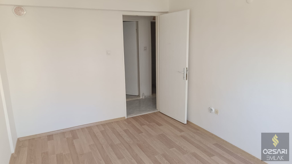 BORNOVA EVKA 4 3+1 DOĞALGAZLI KİRALIK DAİRE