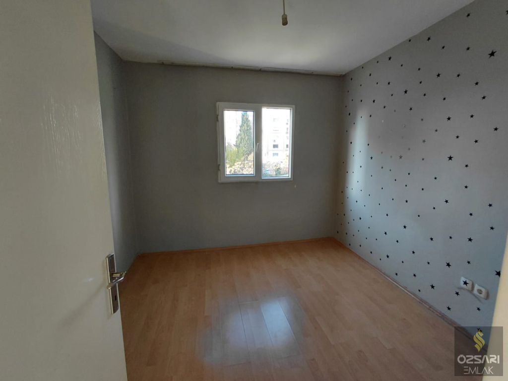 BORNOVA EVKA 4 2+1 GÜNEY CEPHE KİRALIK DAİRE