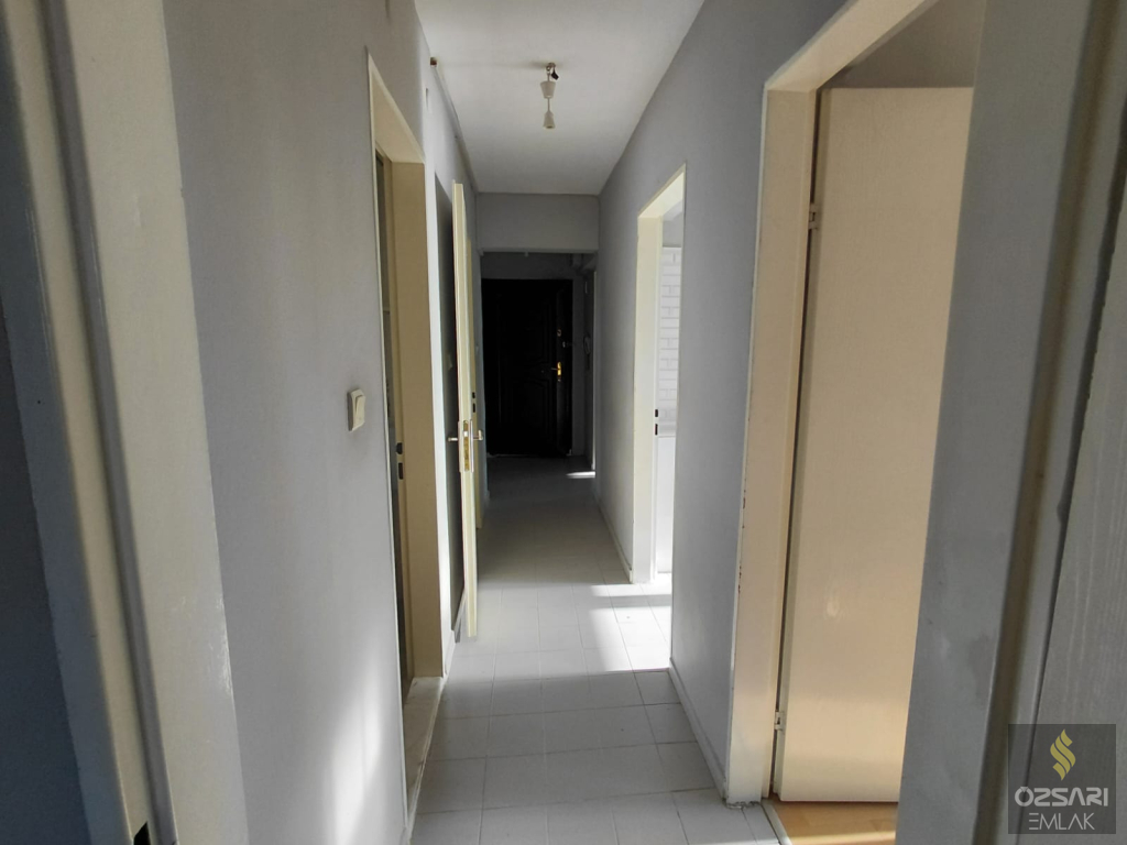 BORNOVA EVKA 4 2+1 GÜNEY CEPHE KİRALIK DAİRE