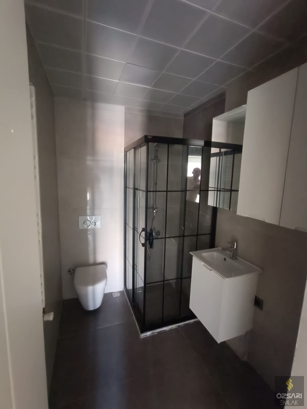 BORNOVA ŞEHİRHASTANESİ KARŞISI ÖZEL TERASLI EBEVEYN BANYOLU GİYİNME ODALI SATILI