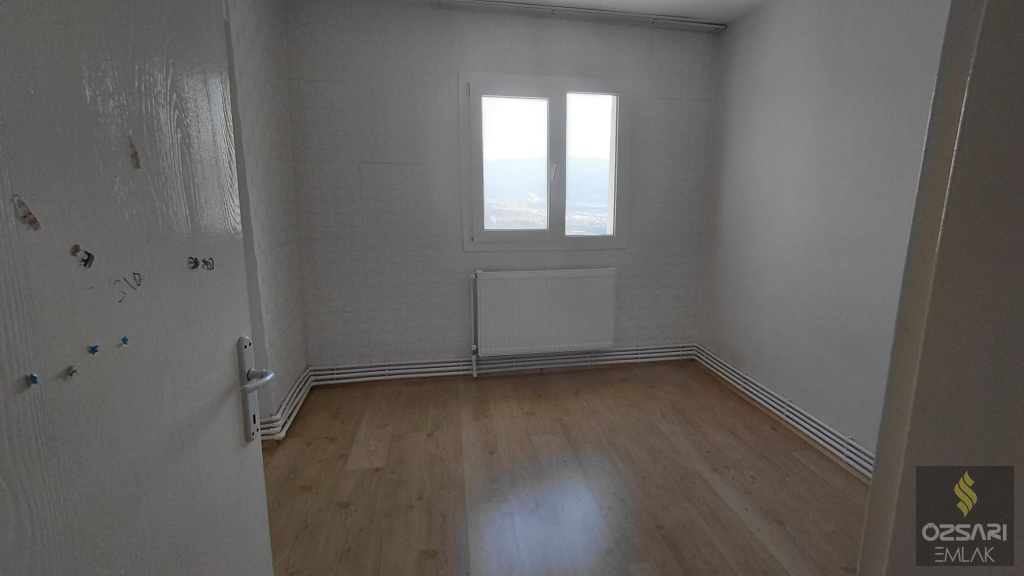 BORNOVA EVKA 4 2+1 DOĞALGAZLI FERAH KİRALIK DAİRE
