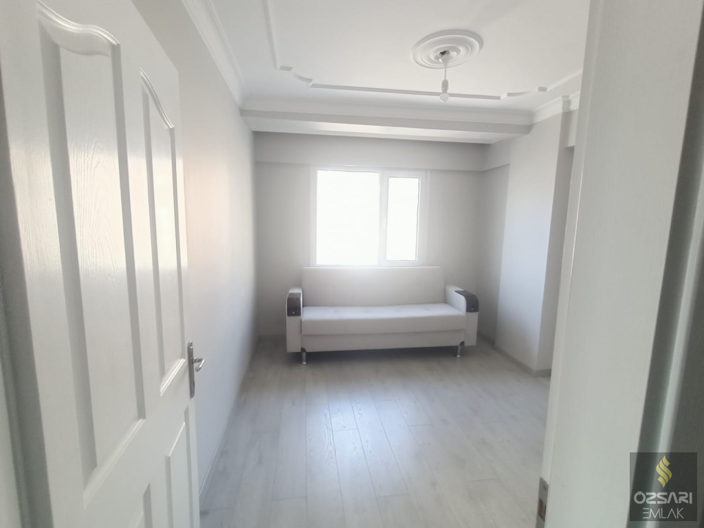 BORNOVA İNÖNU BARBAROS CADDESİNDE EGEYAŞAM EVLERİ SİTESİNDE 3+1FULL YAPILI DAİRE