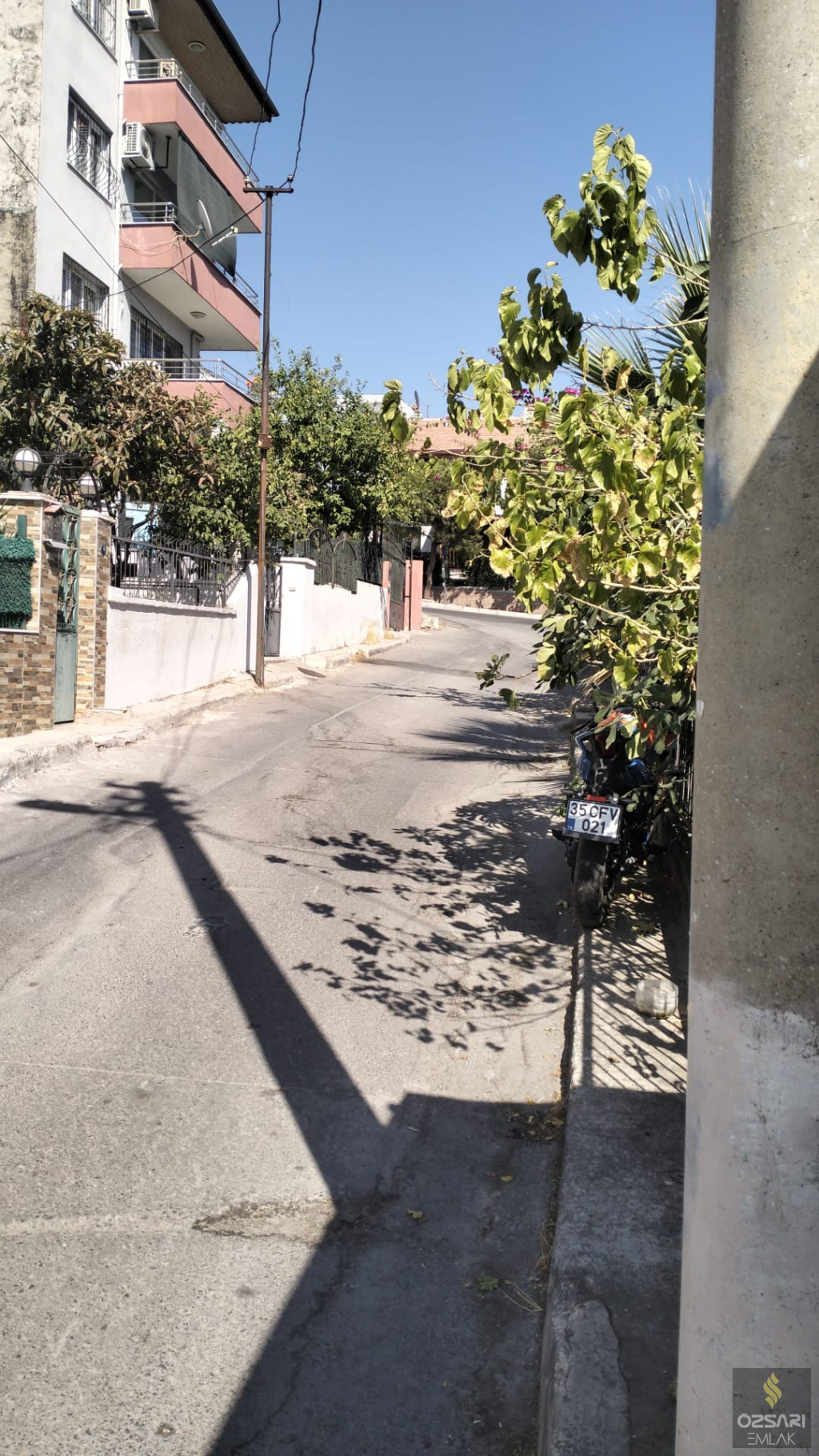 Bornova Atatürk Mah. 2katlı, 2daireli, Bahçeli Müstakil Satılık Bina