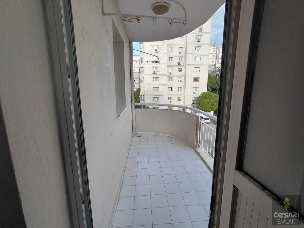 BORNOVA EVKA4 2+1 DOĞALGAZLI FERAH KİRALIK DAİRE