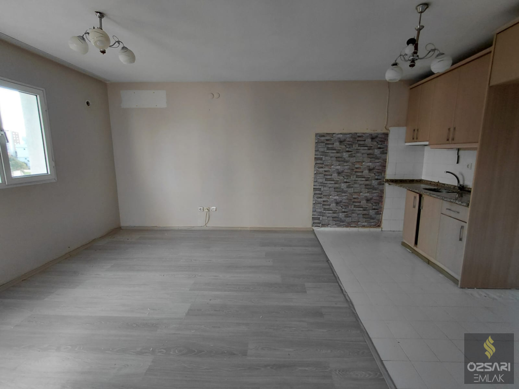 BORNOVA EVKA4 2+1 DOĞALGAZLI FERAH KİRALIK DAİRE