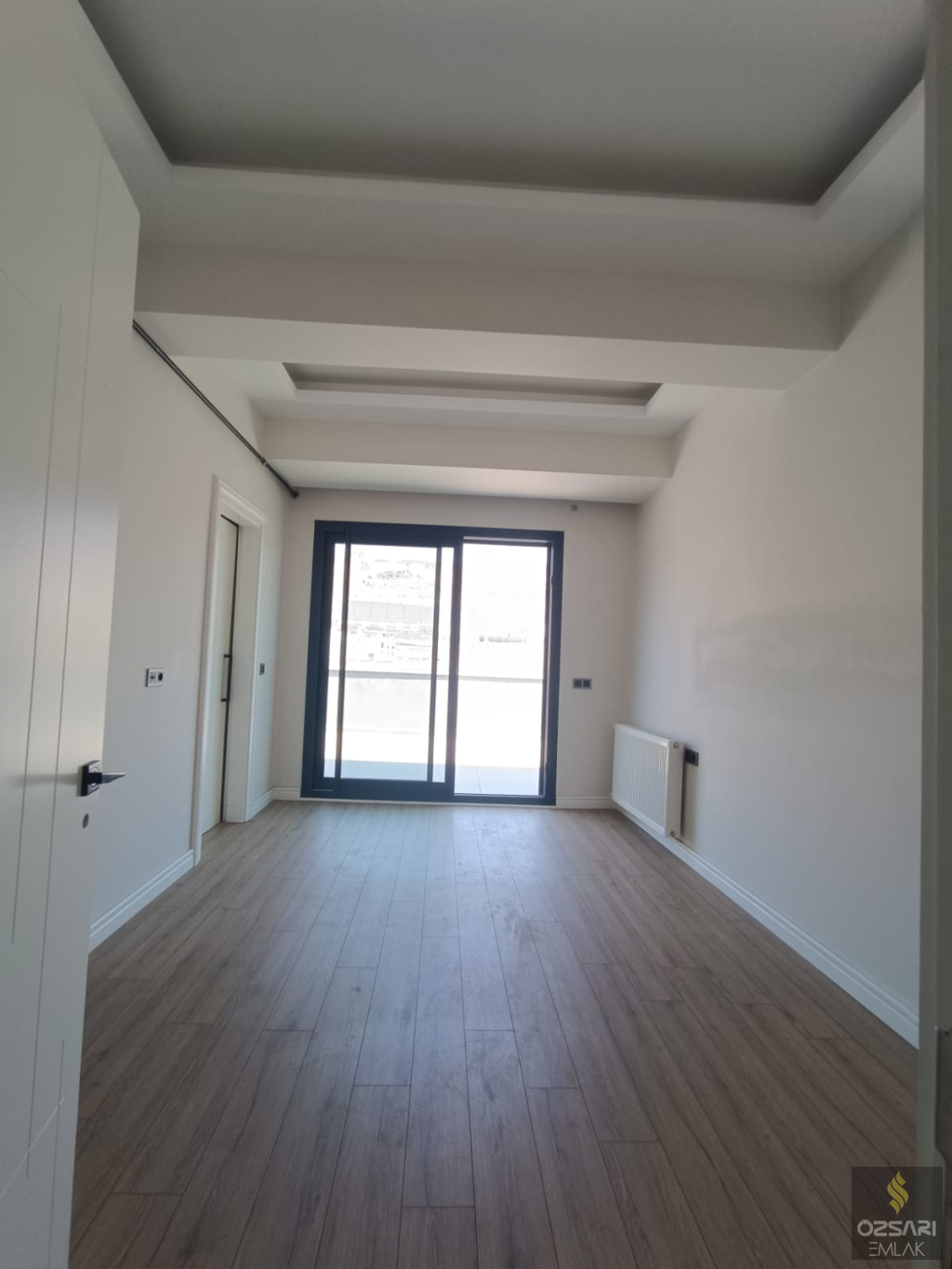 BORNOVA ŞEHİRHASTANESİ KARŞISI ÖZEL TERASLI EBEVEYN BANYOLU GİYİNME ODALI SATILI