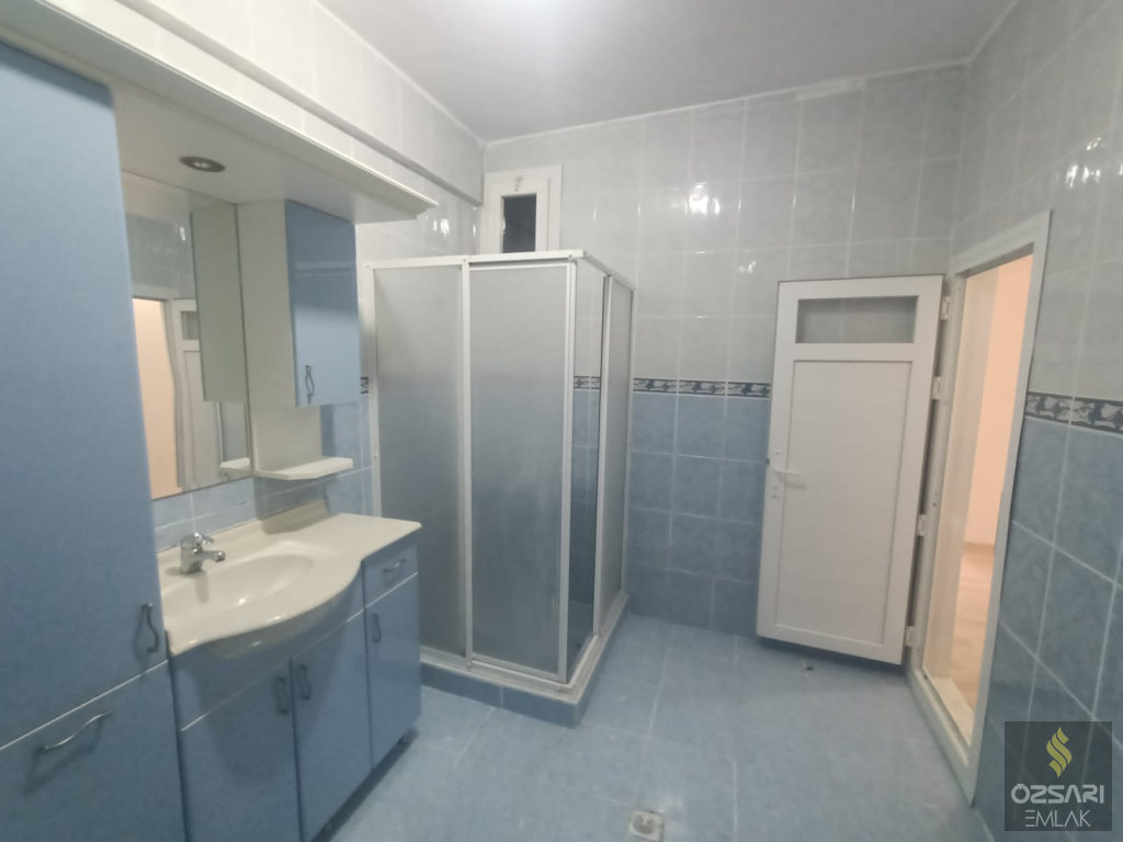 BORNOVA İNÖNÜ MAHALLESİNDE 2+1 DOĞALGAZLI KİRALIK DAİRE