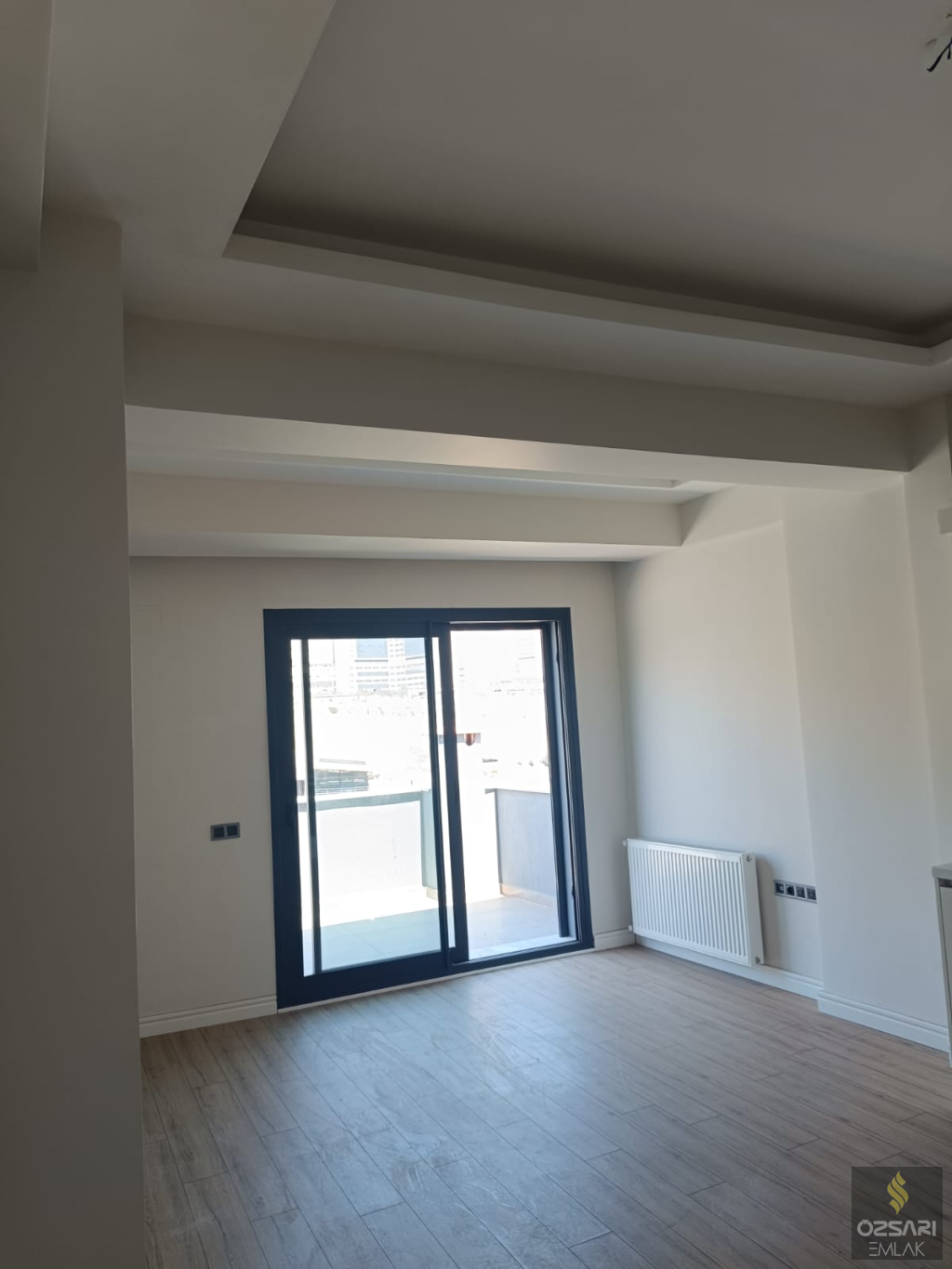 BORNOVA ŞEHİRHASTANESİ KARŞISI ÖZEL TERASLI EBEVEYN BANYOLU GİYİNME ODALI SATILI