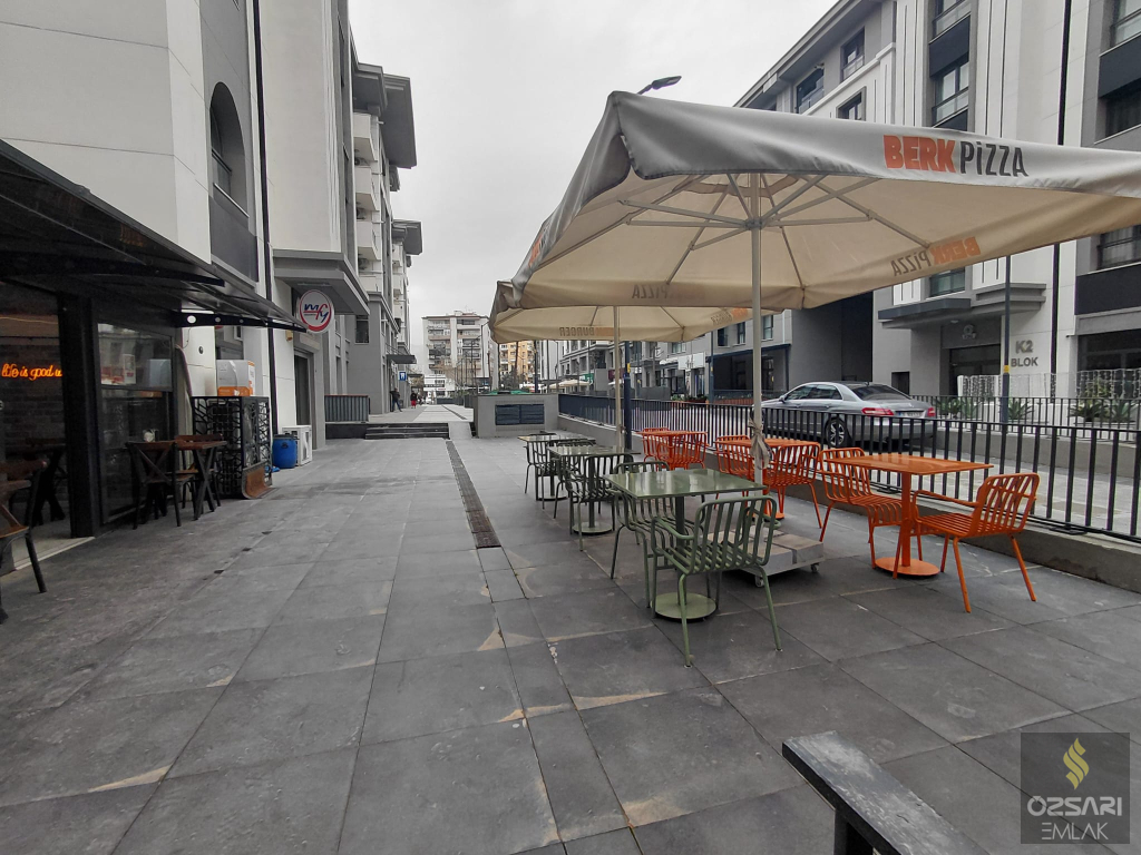 İŞLEK NOKTADA ALTIN DEĞERİNDE DEVREN SATILIK BURGER VE PİZZA SALONU