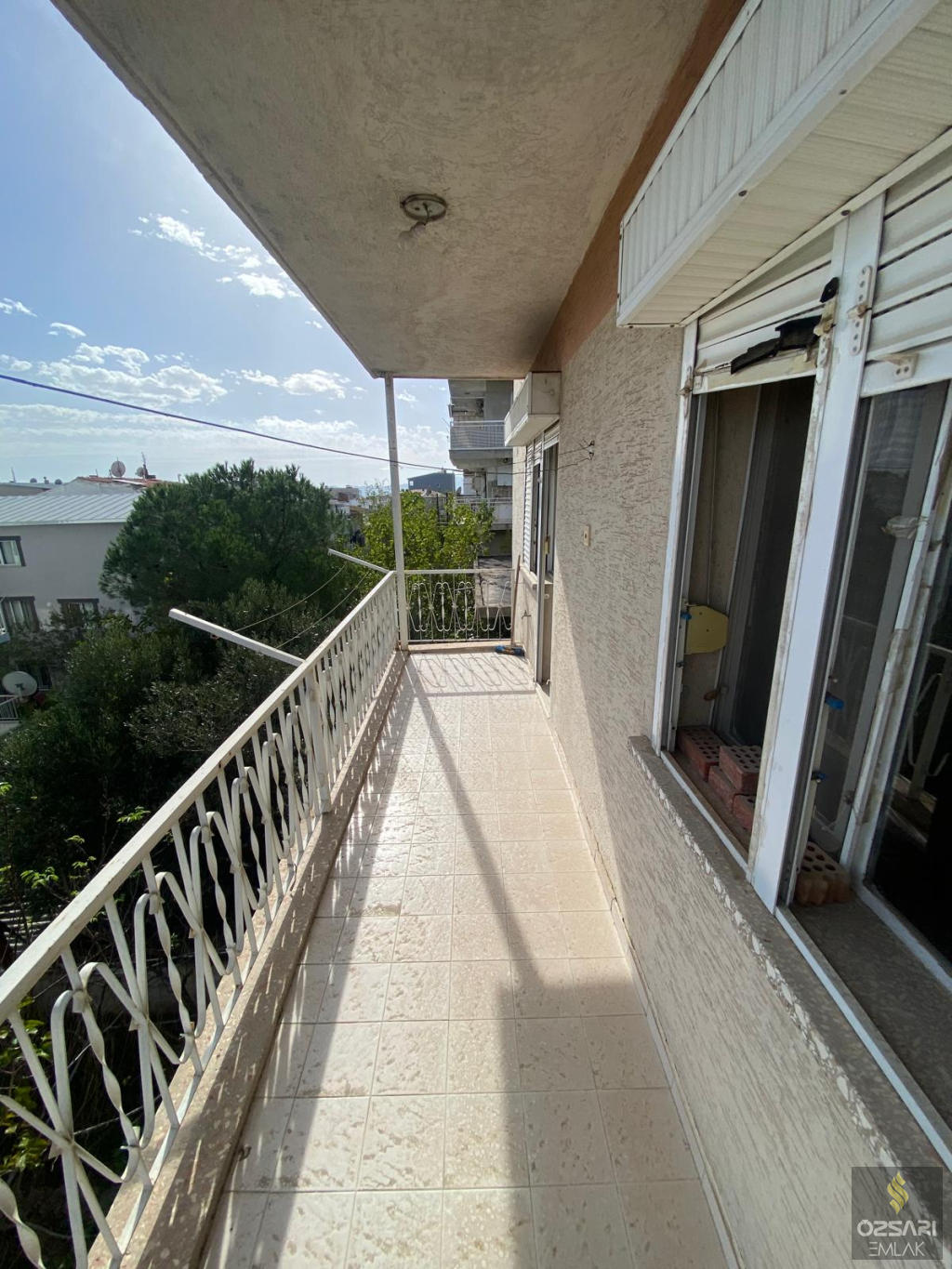 Bornova İnönü Mah. 4katlı 4daireli Komple Satılık Bina