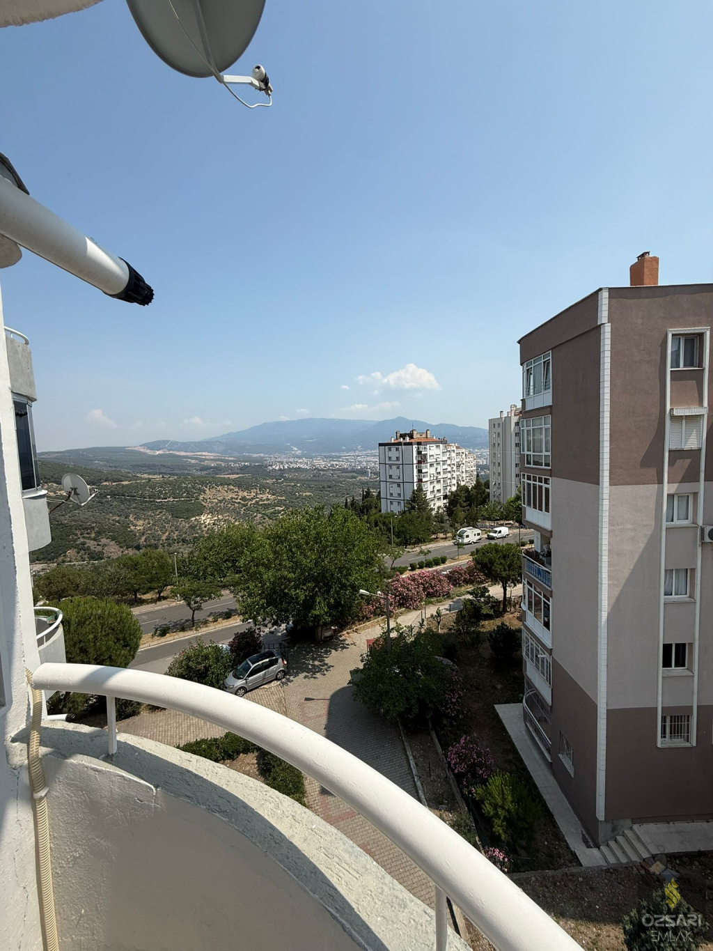 BORNOVA EVKA 4 FULL EŞYALI DOĞALGAZLI KİRALIK DAİRE
