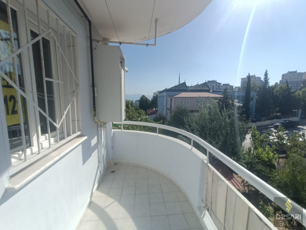 BORNOVA EVKA 4 2+1 AÇIK MUTFAK KİRALIK DAİRE