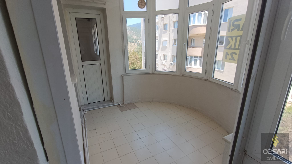 BORNOVA EVKA 4 3+1 DOĞALGAZLI KİRALIK DAİRE
