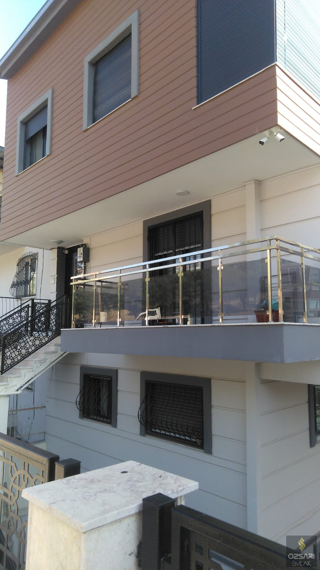 Bornova İnönü mah. 2+1 doğalgazlı klimalı,Deniz ve Bahçe manzaralı kiralık Daire