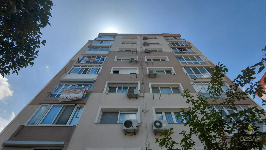 BORNOVA EVKA 4 2+1 DOĞALGAZLI FERAH KİRALIK DAİRE