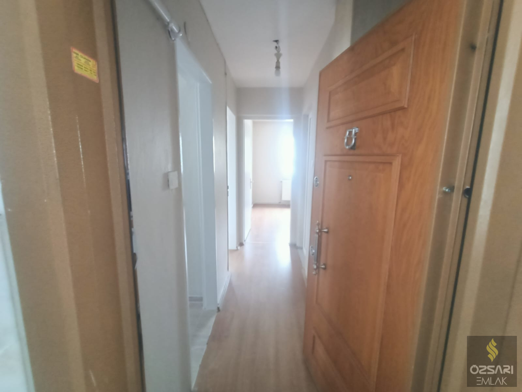 BORNOVA EVKA 1+1 DOĞALGAZLI YAPILI KAPALI MUTFAK KİRALIK DAİRE