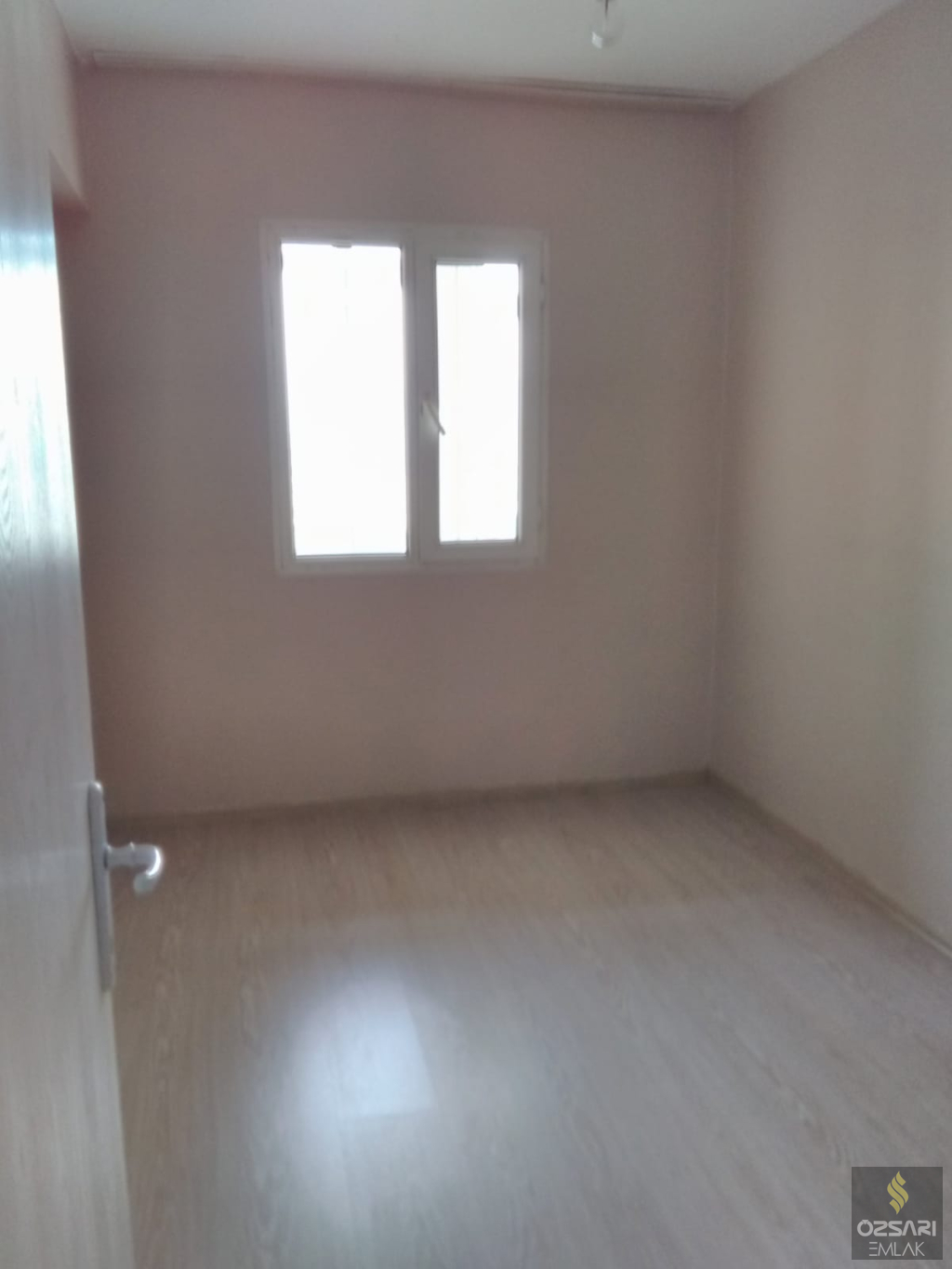 BORNOVA EVKA 4 3+1 DOĞALGAZLI KİRALIK DAİRE