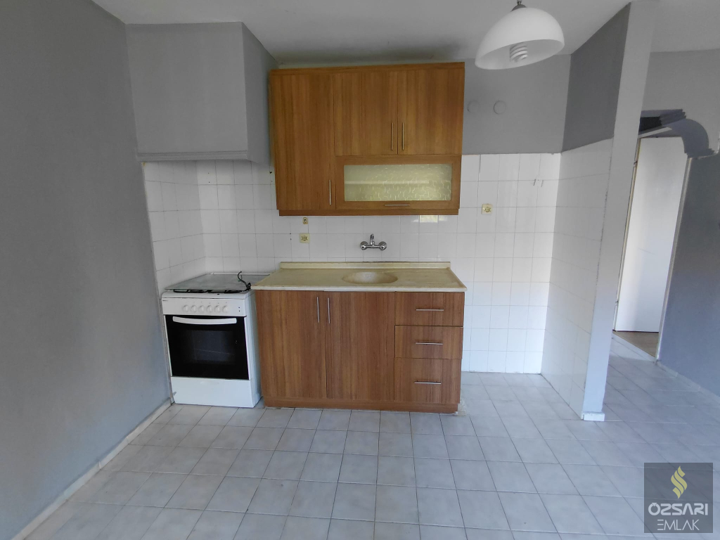 BORNOVA EVKA 4 2+1 AÇIK MUTFAK DOĞALGAZLI KİRALIK DAİRE