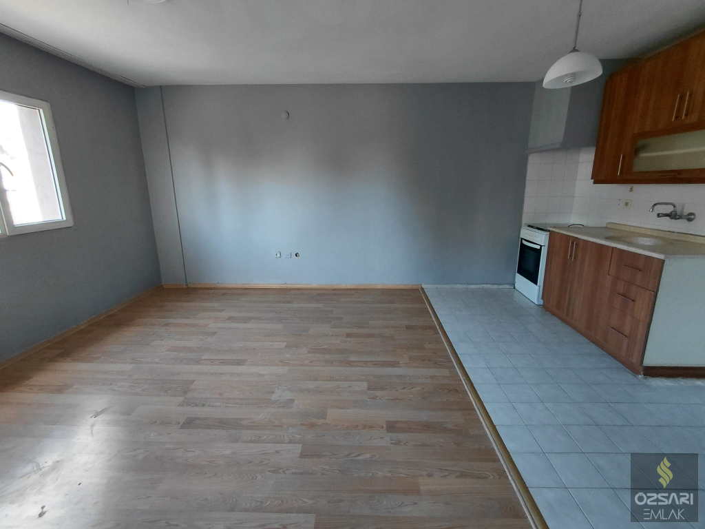 BORNOVA EVKA 4 2+1 AÇIK MUTFAK DOĞALGAZLI KİRALIK DAİRE