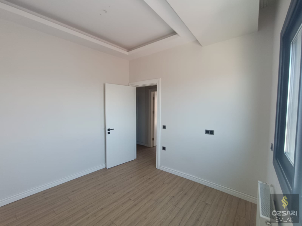 BORNOVA ŞEHİRHASTANESİ KARŞISI ÖZEL TERASLI EBEVEYN BANYOLU GİYİNME ODALI SATILI